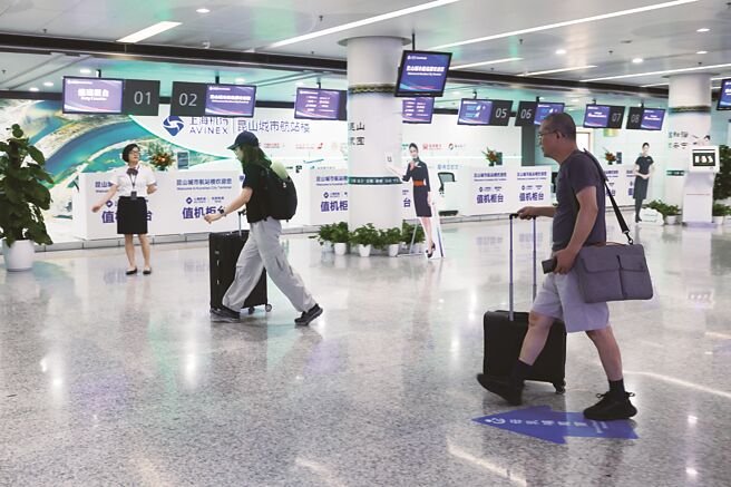 连接中国长三角世界级机场群与昆明国际枢纽的东西向空中交通大动脉空域优化方案，9月5日正式启用。（中新社）