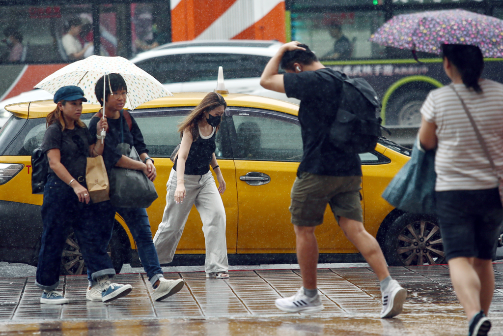 不斷更新》大雷雨轟2地！新北14縣市大雨下到晚上