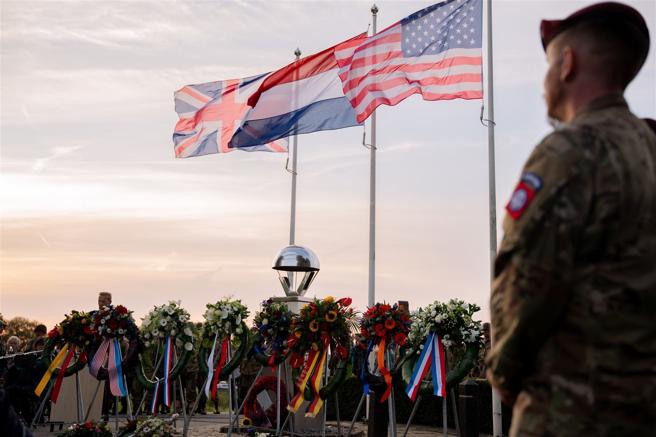 今年适逢「市场花园作战」80周年，荷兰依惯例举行纪念仪式。（取自DVIDS网站）