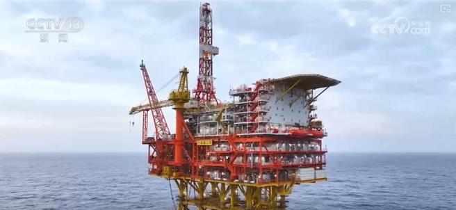 陆大国重器海葵一号和海基二号将同时投产。（大陆央视）