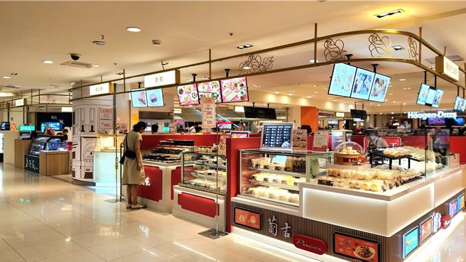 大叶高岛屋糕点区新风貌「MACARON BLVD 马卡龙大道」匯聚各地精致糕点与伴手礼。（大叶高岛屋提供／朱世凯台北传真）