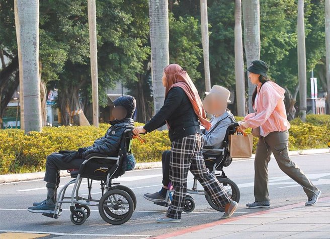 台北市立聯合醫院與延希職能治療工作室合作，以社區關懷活動作為先修體驗課，提高長者出門參加意願。（本報資料照片）