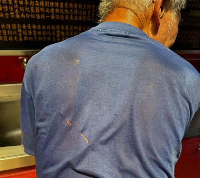 老公土地公廟洗水果遭男子畫傷背部，所幸並無大礙。(取自民眾PO文／呂筱蟬桃園傳真)