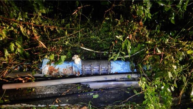 遭黃姓女子開車撞壞的自來水減壓閥。（民眾提供／郭良傑高雄傳真）