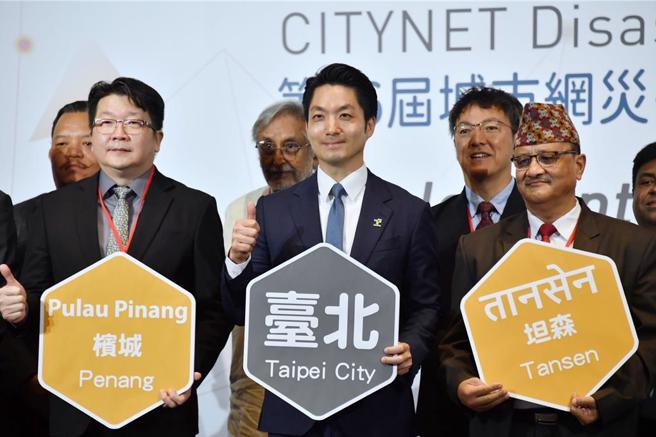 台北市长蒋万安19日上午参与城市网灾害小组会议暨国际研讨会，并于会前接受媒体访问。（台北市政府提供／丁上程台北传真）