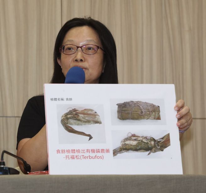 台東發生疑似集體食物中毒案，目前已有3人死亡，並由衛福部疾管署與食藥署分別檢驗人體與食餘檢體，衛福部19日臨時召開記者會，確認在食餘檢體中檢出有機磷托福松。（陳君瑋攝）