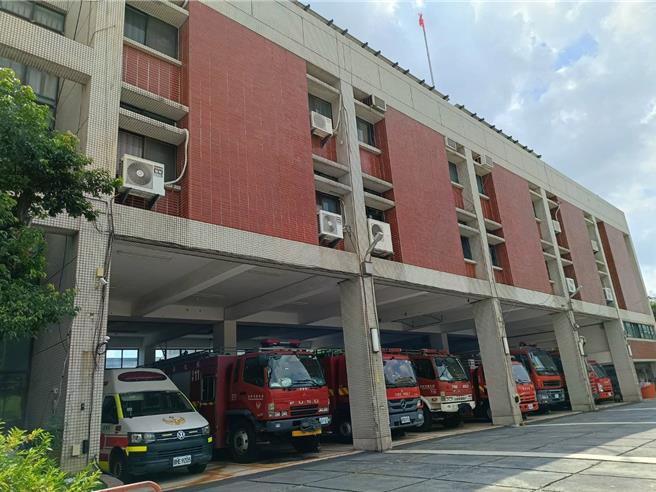 任职彰化县消防局第二大队某分队1名休假中的吕姓队员，惊传陈尸台中某日租套房。（叶静美摄）