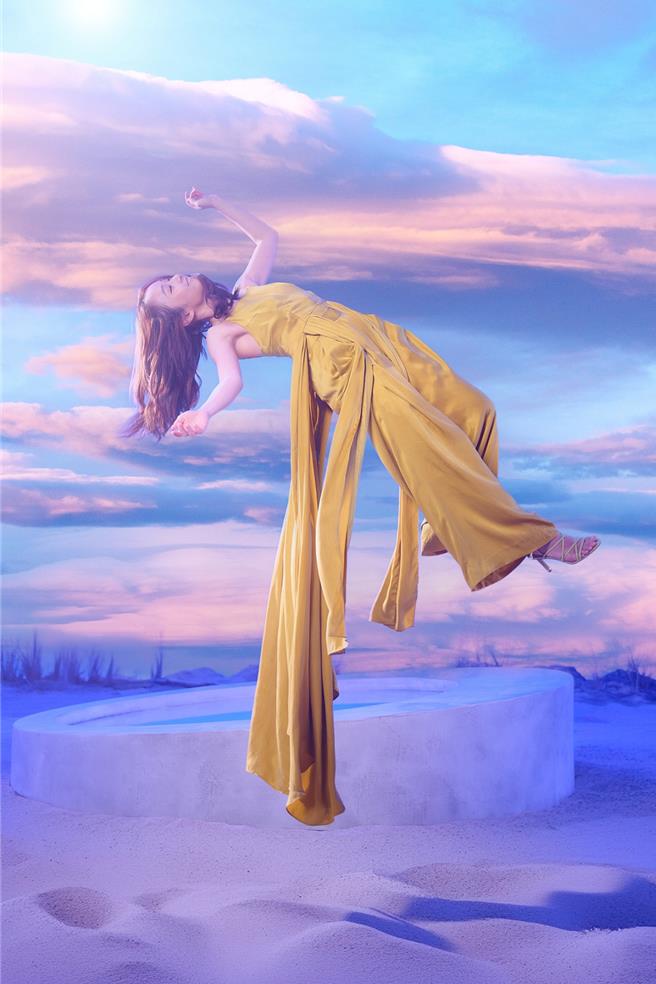 方郁婷因「戀愛夢」首度嘗試吊鋼絲。（金馬提供）