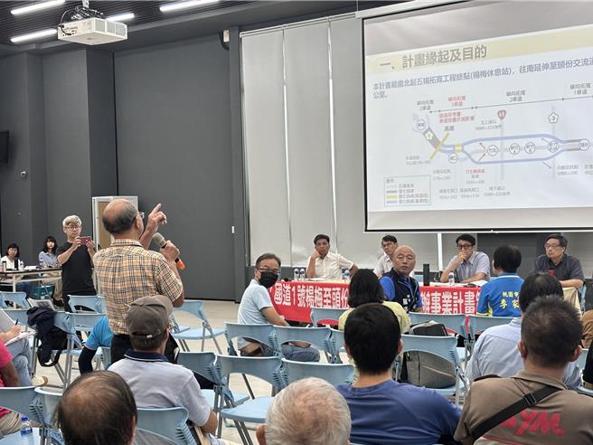 为改善国道1号杨梅头份路段交通经常壅塞情形，交通部高速公路局计画办理拓宽工程，范围北起五杨往南延伸至头份交流道，预计2033年完工。（廖姮玥摄）