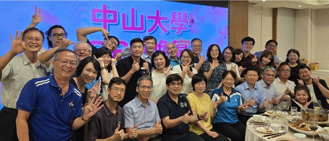 中山大學企管系經管博士班新生座談師生合影。（中山大學提供／郭良傑高雄傳真）