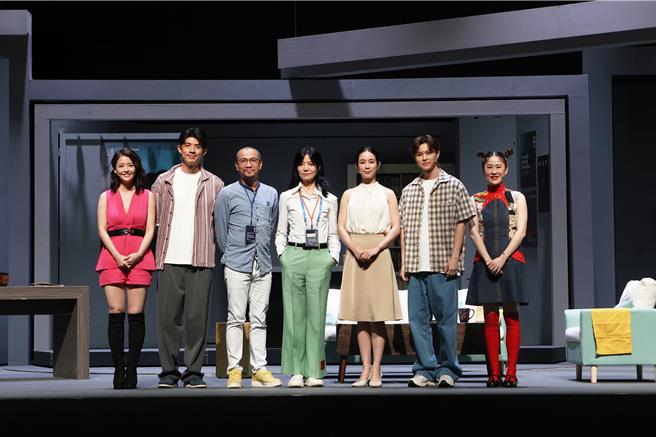 王樂姸（左起）、梁正群、編導黃致凱、夢田影像執行長曁《男言之隱》監製蘇麗媚、温貞菱、王子、百白出席記者會。（故事工廠提供）