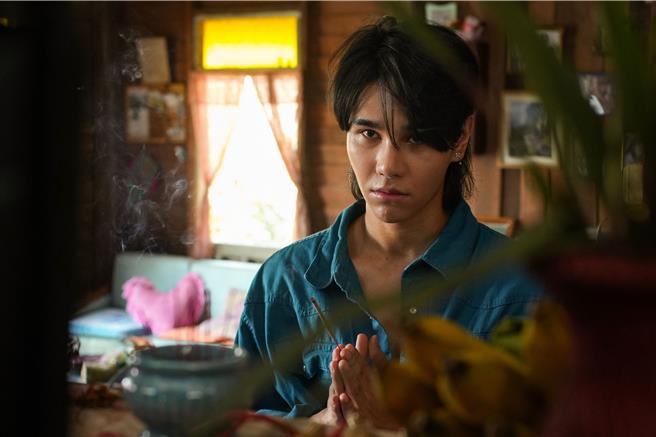 羅杰夫挑大樑主演《荊棘天堂》在泰國創票房佳績。（CATCHPLAY提供）