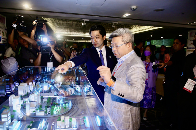 会场照片。（翻摄画面）