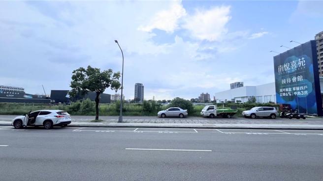 汎德永业今日标下位于文心南路旁「昌明段593地号」土地，夺下13期标售单价、总价双冠王！图／曾丽芳