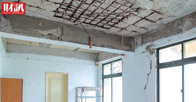 屋龄37年、5层楼3栋公寓的心安社区，近10年来漏水、钢筋外露、天花板崩塌问题浮现，鑑定才知是海砂屋。住户抓紧公办都更机会，期盼再建安全新家园。(图/财讯提供)