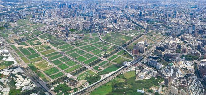 台中市政府地政局19日标售13期重划区212笔土地，每坪标售单价约在50万至100万元，结果标脱率仅23.58％，创下台中市标售土地歷史新低。（台中市府提供）