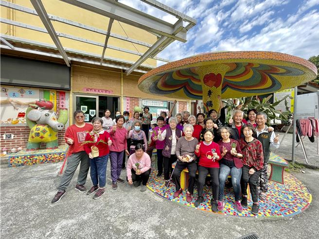 富州社區65歲以上長者28％，屬超高齡社區，致力老人、婦女、兒少、新移民服務，更成立首個由社區經營的日照中心。（楊靜茹攝）