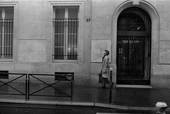 斑驳的街头与全新的服装造型，也有二元对立面的思想。（peter wu提供／黄唯淯台北传真）