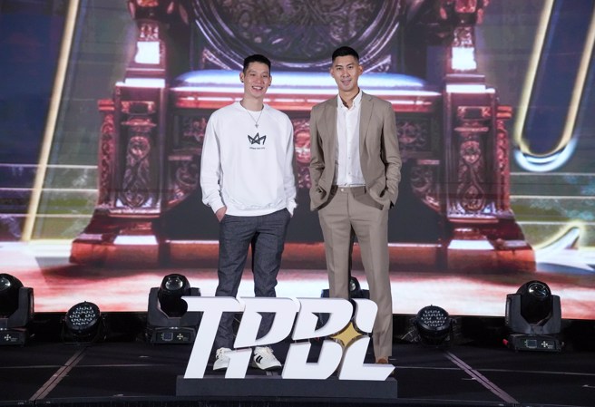 新北國王總經理毛加恩（右）、球星林書豪。（羅永銘攝）