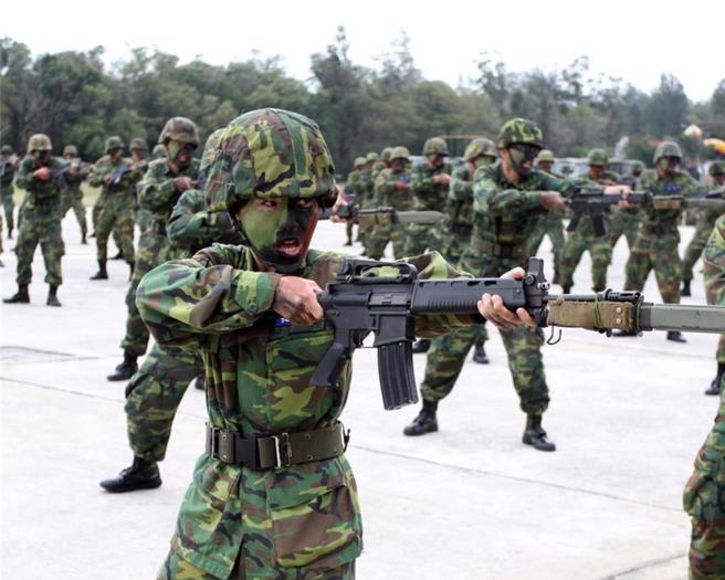 顾立雄18日于媒体茶叙上强调，废除刺枪术后，相关准则已经修订，明年会全面推动近战格斗训练。（示意图／资料照）