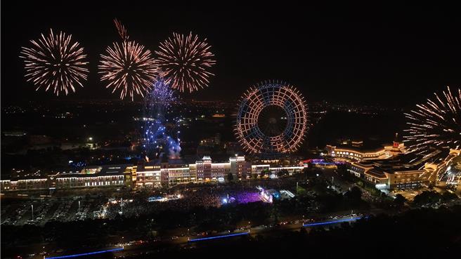 丽宝福容大饭店、丽宝赛车主题旅店每年秒杀的「跨年住房专案」23日早上10点，于丽宝福容大饭店官网准时开卖。（丽宝提供／吴娮翎台北传真） 