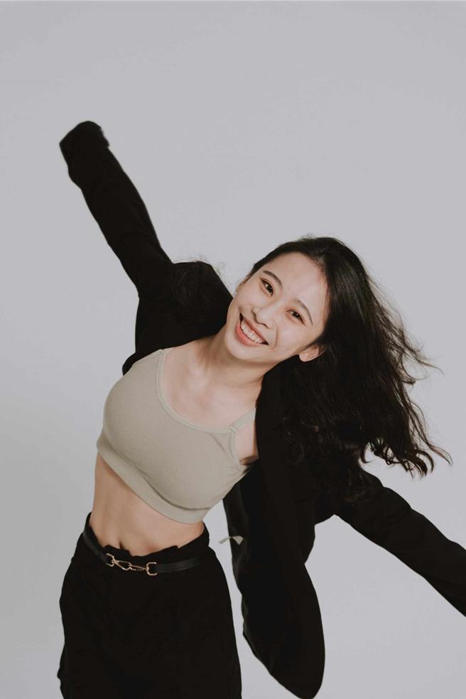 舞者詹雅淳，擅长用当代舞展现肢体魅力。（高雄文化局提供／纪爰高雄传真）