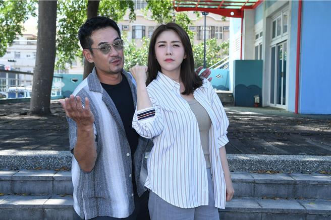 柯叔元和韩瑜在《阿荣与阿玉》配对演出。（华视提供）