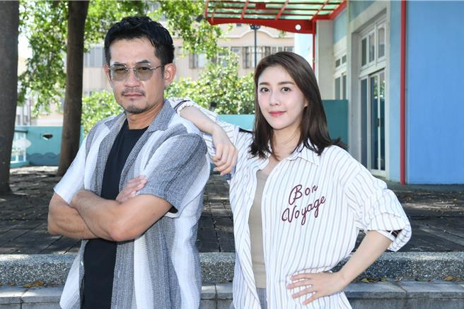 柯叔元和韩瑜在《阿荣与阿玉》配对演出。（华视提供）