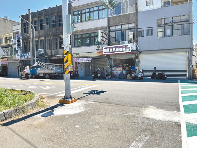 新竹市虎林國中校門口毒駕撞死人引發熱議，交通處和市警局將辦理會勘，邀請專家學者研擬改善方案。（王惠慧攝）