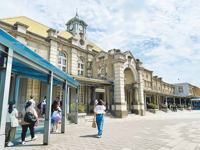网友在网路上指出，新竹市近期出现1位女子经常在台铁新竹站周边锁定学生强迫推销商品，提醒民眾注意。（王惠慧摄）