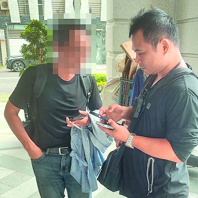 57歲陳姓男子向董姓婦人索討奠儀1100元，鳳山分局警方獲報後，循線追查出陳男出現在鼓山區一處住家故技重施，警方立即上前逮人。（本報資料照片）