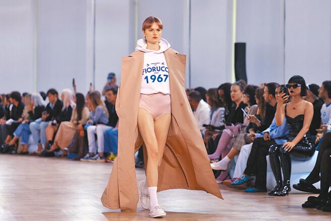 创立于1967年的Fiorucci暌违多年回归米兰时装周。（路透）