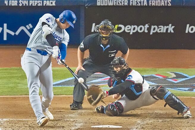 大谷翔平敲出本季第48發全壘打，生涯219轟超越秋信守締造亞洲新紀錄。（美聯社）