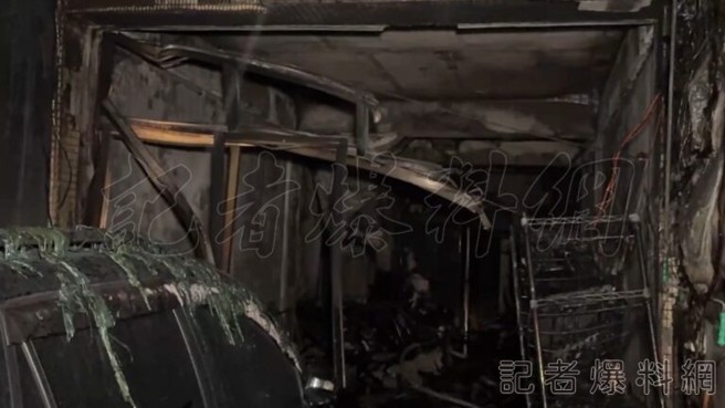 凤山新安街一处民宅发生火警，就读国二及高二的兄弟檔，被救出时已无生命迹象，紧急送医抢救仍酿1死1命危悲剧。（翻摄《记者爆料网》／民眾提供）