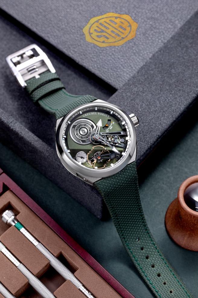 Greubel Forsey與SHH台北101頂級鐘表概念店合作推出Balancier Convexe S2聯名表，899萬元。（SHH提供）