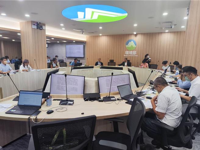 為了滿足燃氣發電達50％目標，中油提出「洲際液化天然氣接收站」（七接），20日送至環評專案小組審查。（林良齊攝）