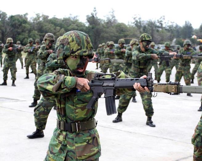 顾立雄18日于媒体茶叙上强调，废除刺枪术后，相关准则已经修订，明年会全面推动近战格斗训练。（示意图／资料照）