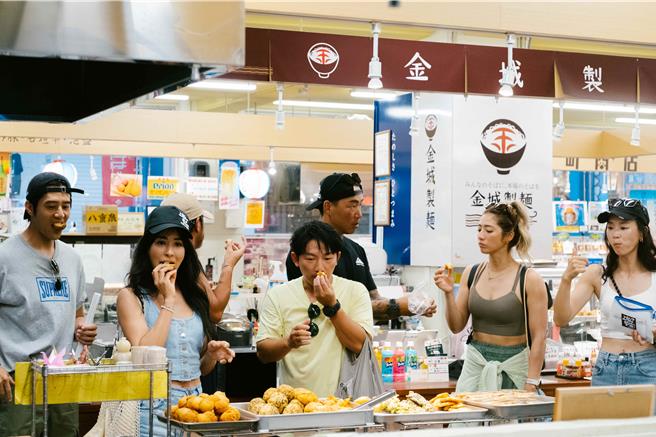 眾人對石垣島的美食相當關心。（三立提供）