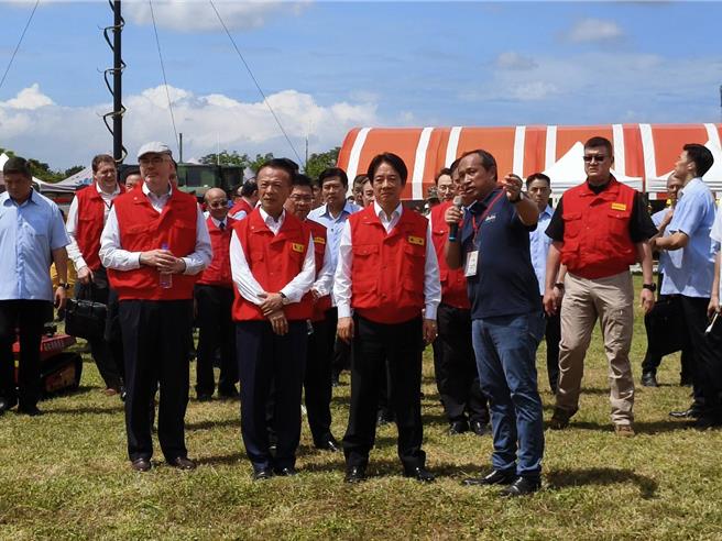 921国家防灾日大规模震灾救灾动员演练今天在嘉义县举办，赖清德视导无人机演练。（廖素慧摄）