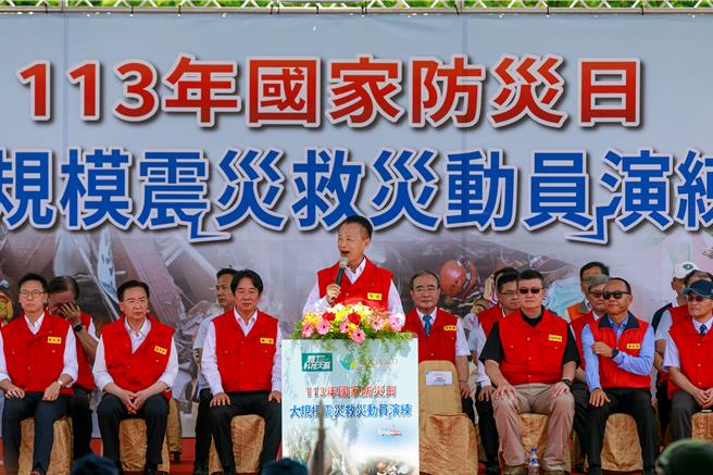 嘉义县长翁章梁致词感谢中央整合资源在嘉义县办防灾演练，促进地方防灾救灾量能。（廖素慧摄）