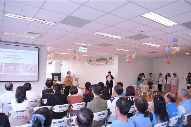 「益智学堂」目前服务10位个案，期透过专业服务，延缓失智者身心退化。（门诺医院提供／王志伟花莲传真）