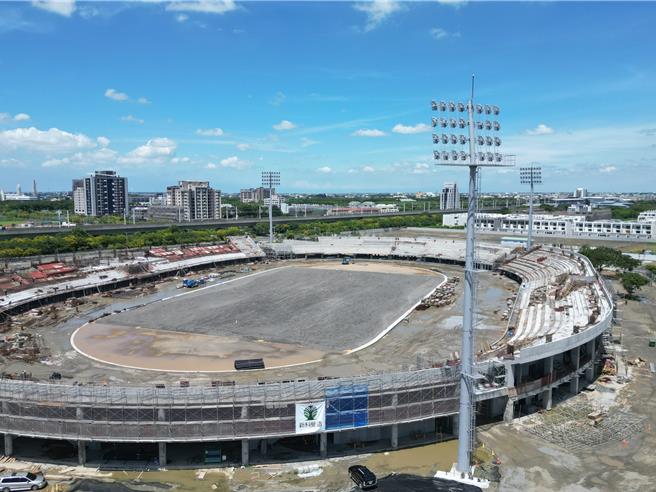 虎尾高铁运动园区田径场去年11月开工，目前距离完工进度已达41.46％。（云林县政府提供）