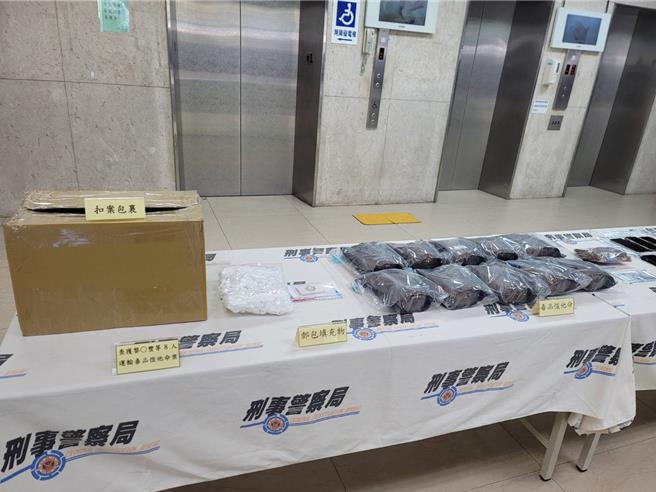 刑事局查获香港黑帮以瑞士沐浴盐名义，走私3000万元K他命来台。(林郁平摄)