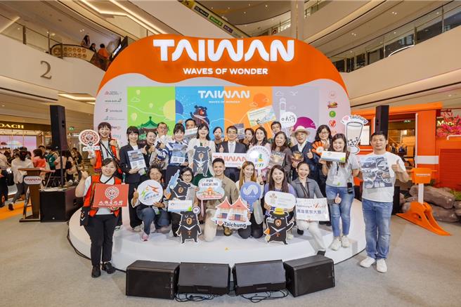 台灣旅展20日起至22日在曼谷暹羅百麗宮百貨登場，以台灣觀光品牌3.0「TAIWAN， Waves of Wonder」傳達四季旅遊亮點。（觀光署提供／蔡明亘台北傳真）