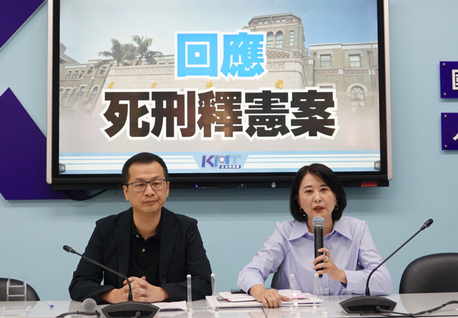國民黨立委王鴻薇（右）、羅智強（左）20日舉行「回應死刑釋憲案」記者會。（姚志平攝）