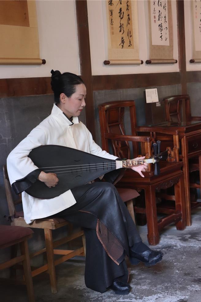 南管名家王心心將於10月夜間在嘉義縣定古蹟「培桂堂」彈唱古詩詞。（廖素慧攝）