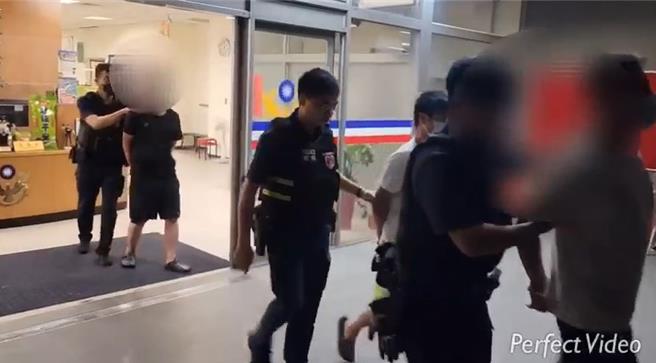 警方將李男等4人移送法辦。（中和警分局提供）