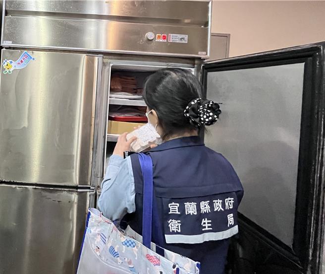 宜兰县罗东镇1家越南料理店发生疑似食物中毒群聚事件，卫生局获报后派员前往稽查。（宜兰县卫生局提供）