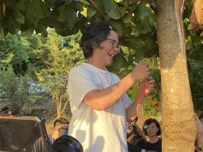 民进党台北市议员洪健益点名民眾党前立委、现任台中市府顾问蔡壁如是京华城案「藏镜人」，19日公布蔡的手写「便笺」。蔡壁如20日一早透过脸书发布4声明，喊话洪把证据交由司法「直球对决」，由司法厘清。（本报资料照片）