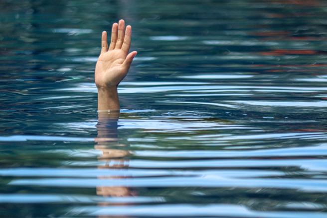 日本一名船员在没有穿救生衣以及其他浮具的情况下，立泳了约5个小时获救。（示意图：shutterstock／达志）